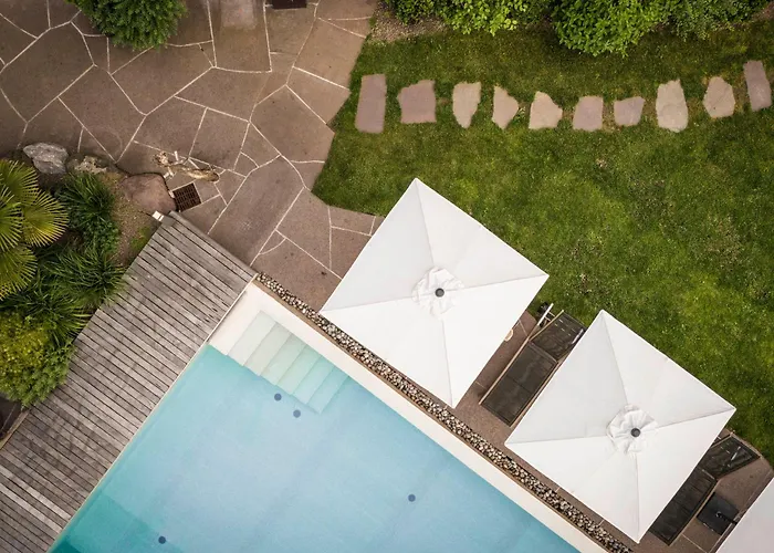 Presulis Hideaway Apartments & Restaurant