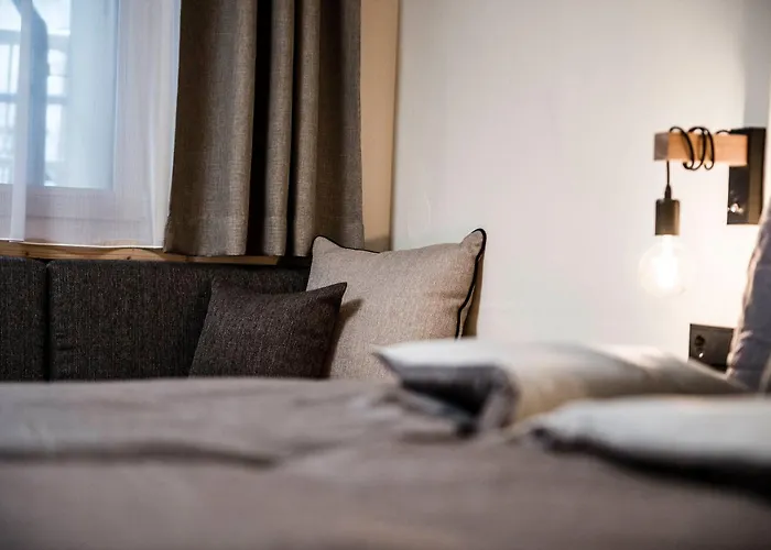 Presulis Hideaway Apartments & Restaurant