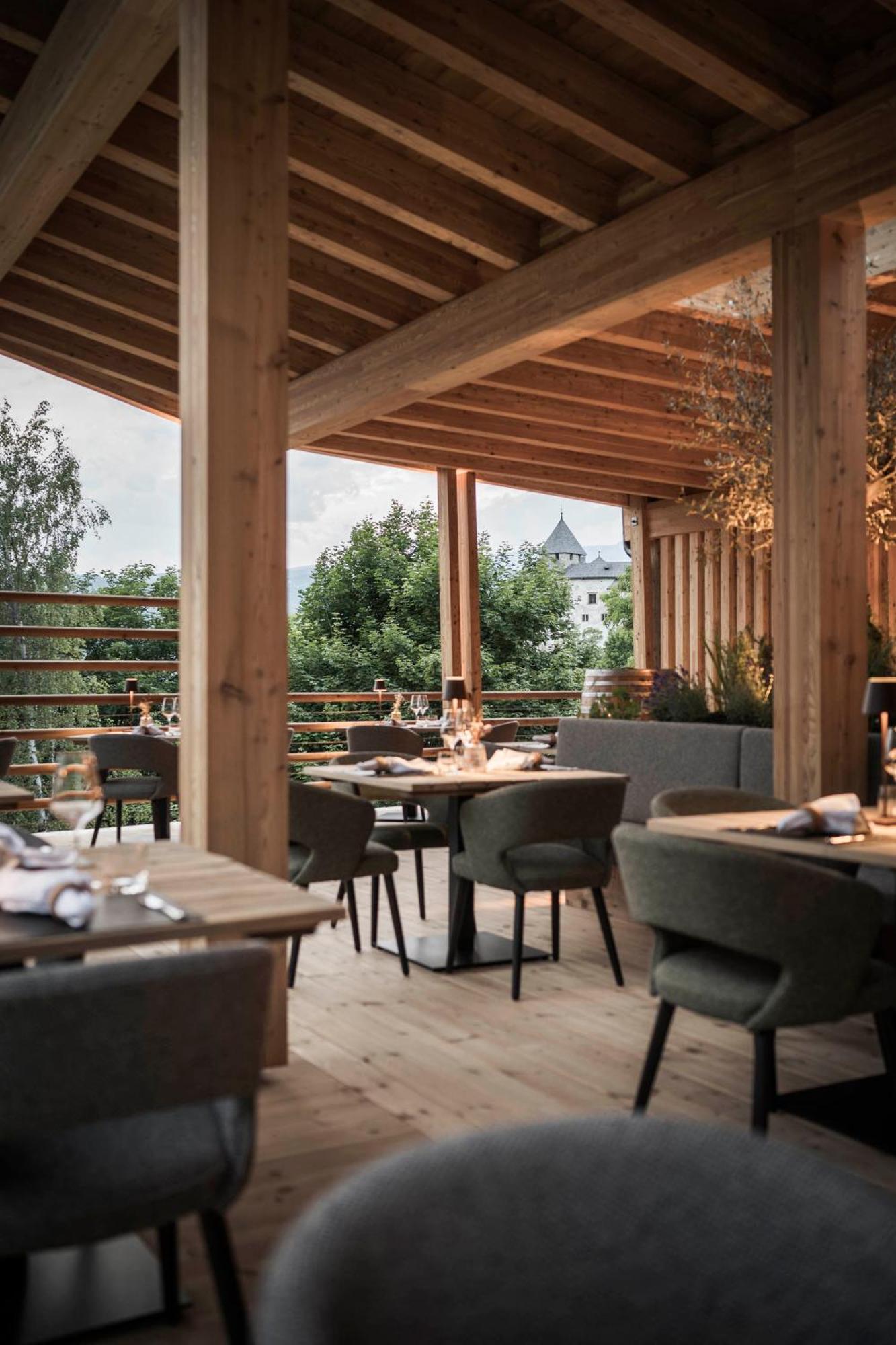 Aparthotel Presulis Hideaway & Restaurant 4*