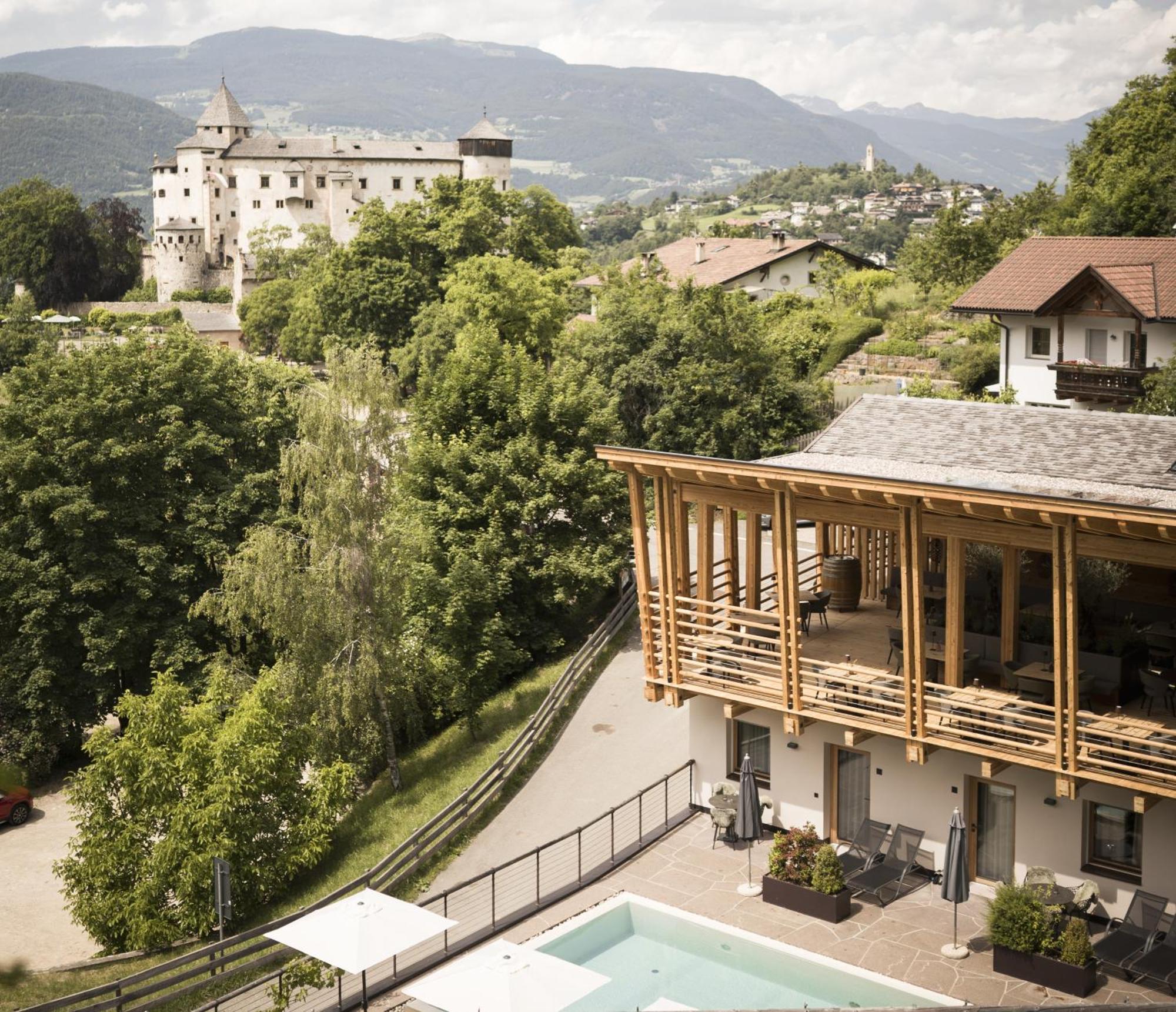Presulis Hideaway & Restaurant